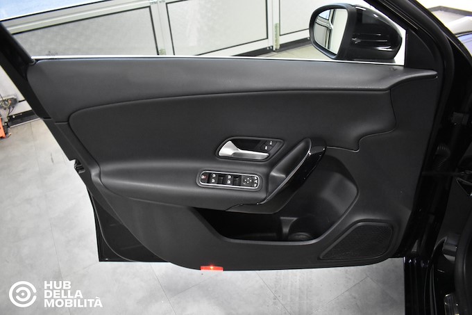 MERCEDES-BENZ A 180 d Automatic Business Sport Light